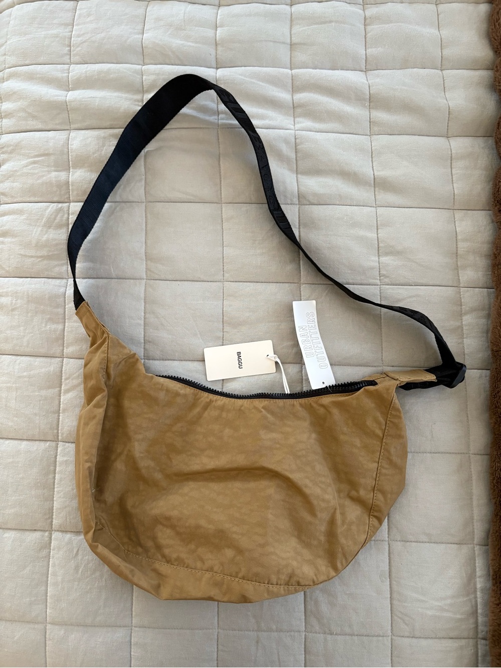 BAGGU NWT Medium Nylon Crescent Bag